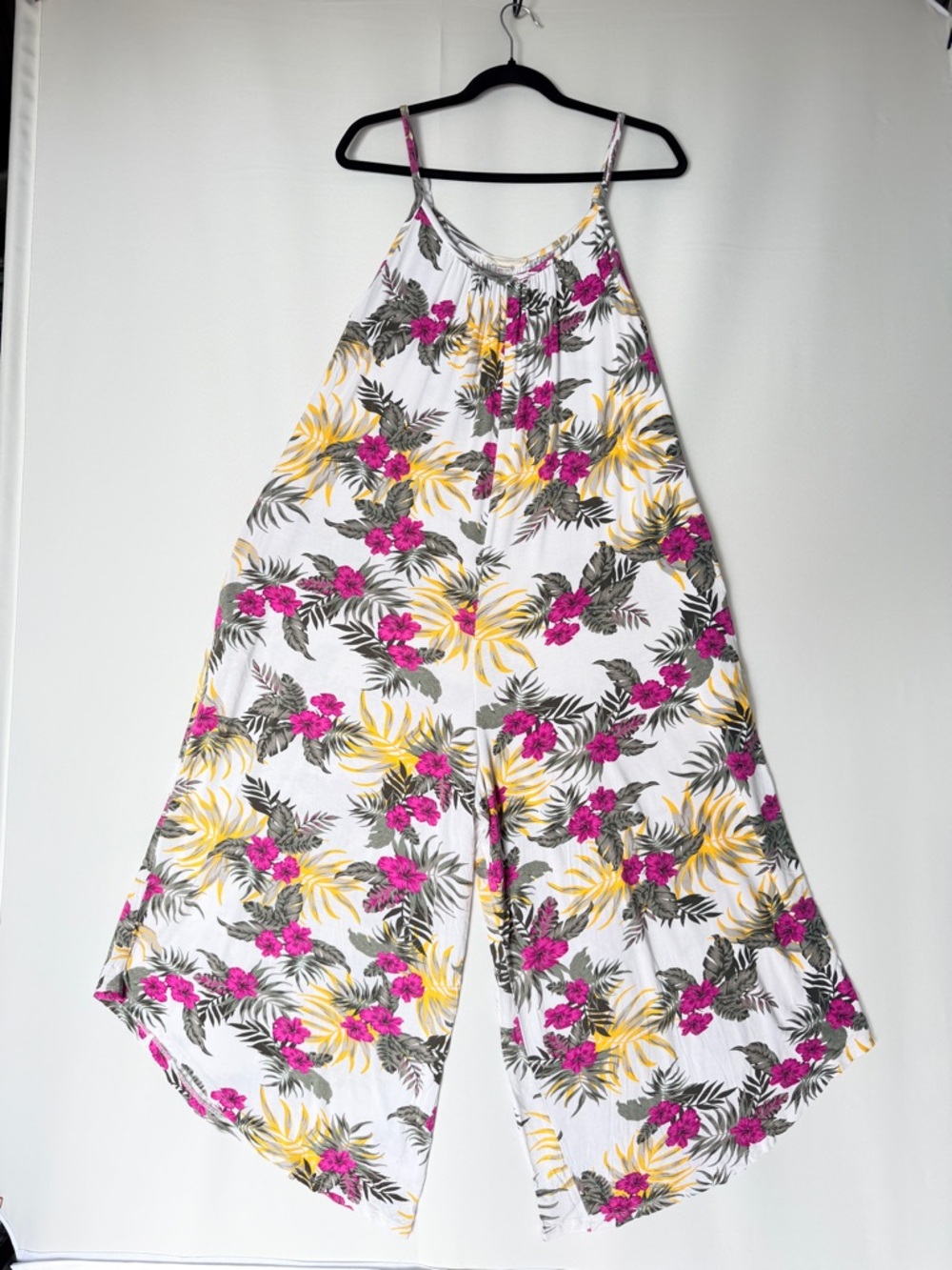 Eco Thread Tropical Wide Leg Jumpsuit With Pockets Medium – Flowy Summer Vacay